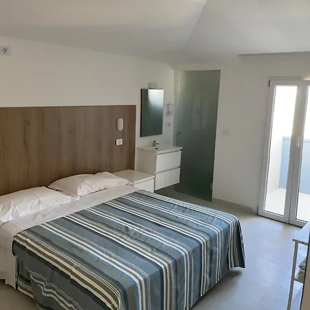Rosa Hotel *